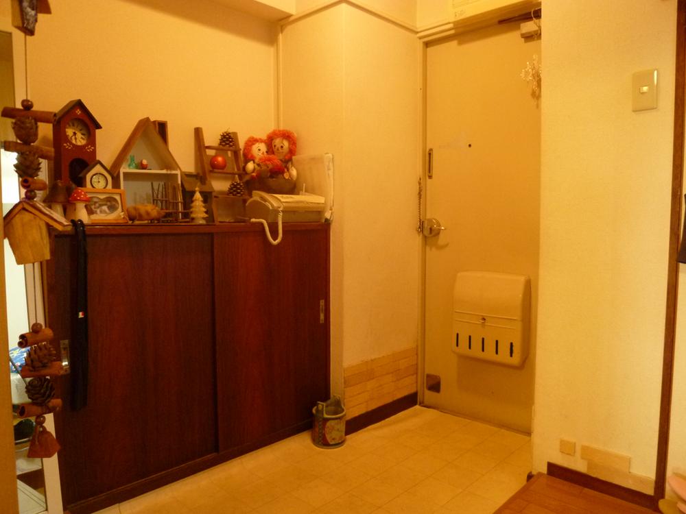 Entrance. Local (11 May 2013) Shooting