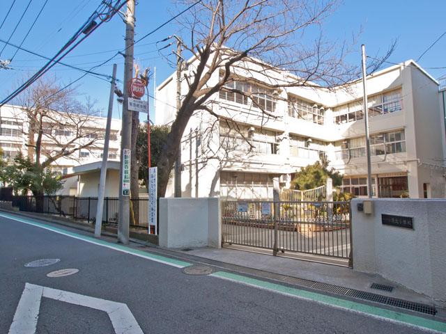 Primary school. 570m to Yokohama Municipal Kohoku Elementary School