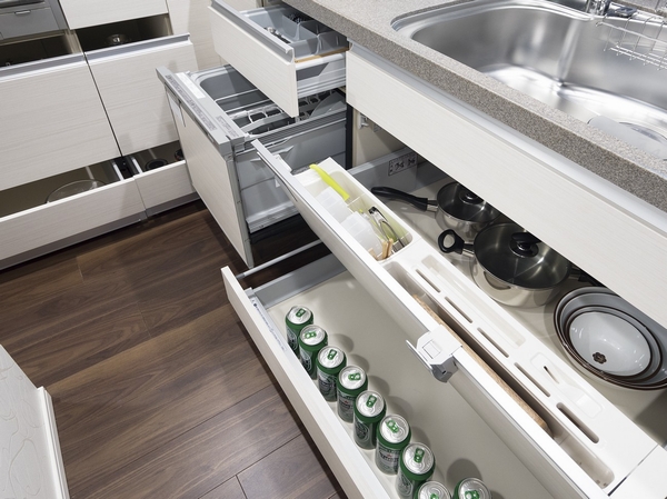 Kitchen which adopted the slide housing. Dishwasher are also standard equipment
