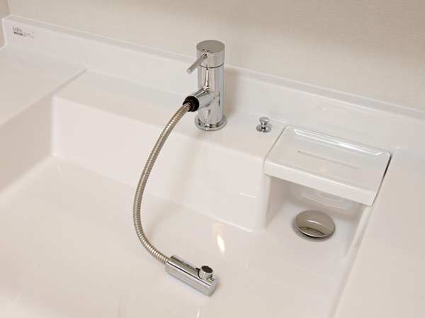 Bathing-wash room.  [Single lever drawer mixing faucet] Single lever pull-out faucet is, Simple and minimalist design. Is a compact spout pull-out faucet. Since the spout is pulled out, It is also useful to your cleaning basin bowl.