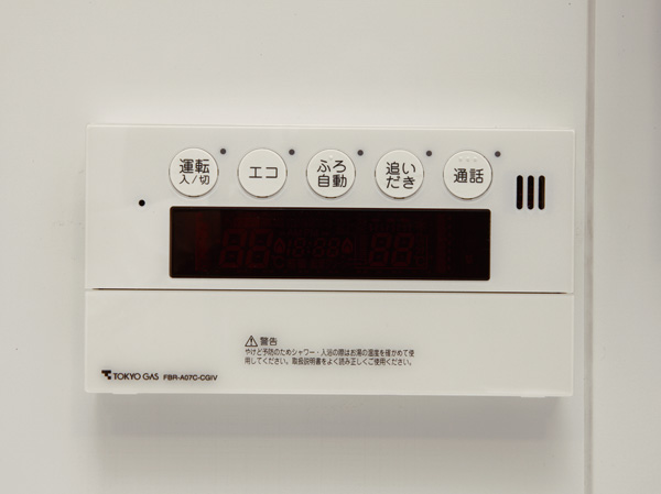 Bathing-wash room.  [Phone call ・ Reheating function with Otobasu] Adopted Otobasu system with a call feature that allows the remote control and the conversation of the kitchen. further, Hot water beam at the touch of a button, Reheating, All the way to the warmth done in the automatic.