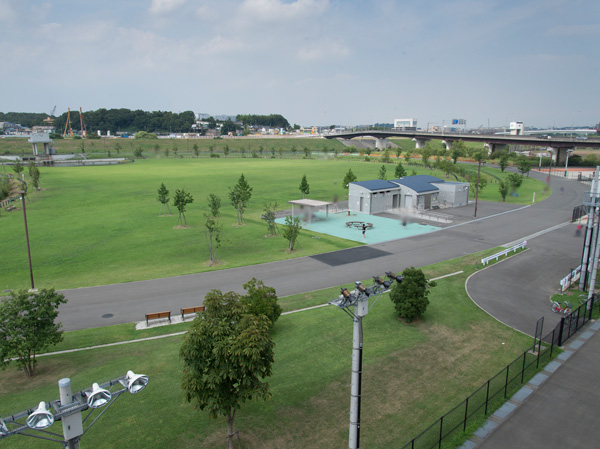 Surrounding environment. Shin-Yokohama park (6-minute walk / About 440m)