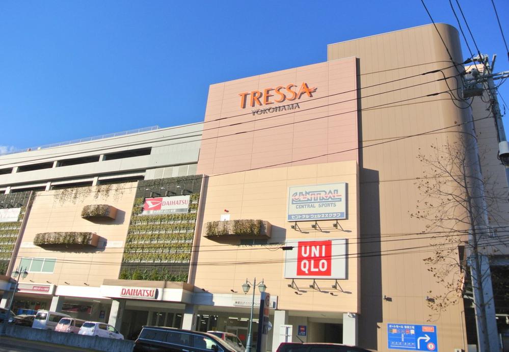 Shopping centre. Tressa 1700m large shopping center popular SHOP also many to