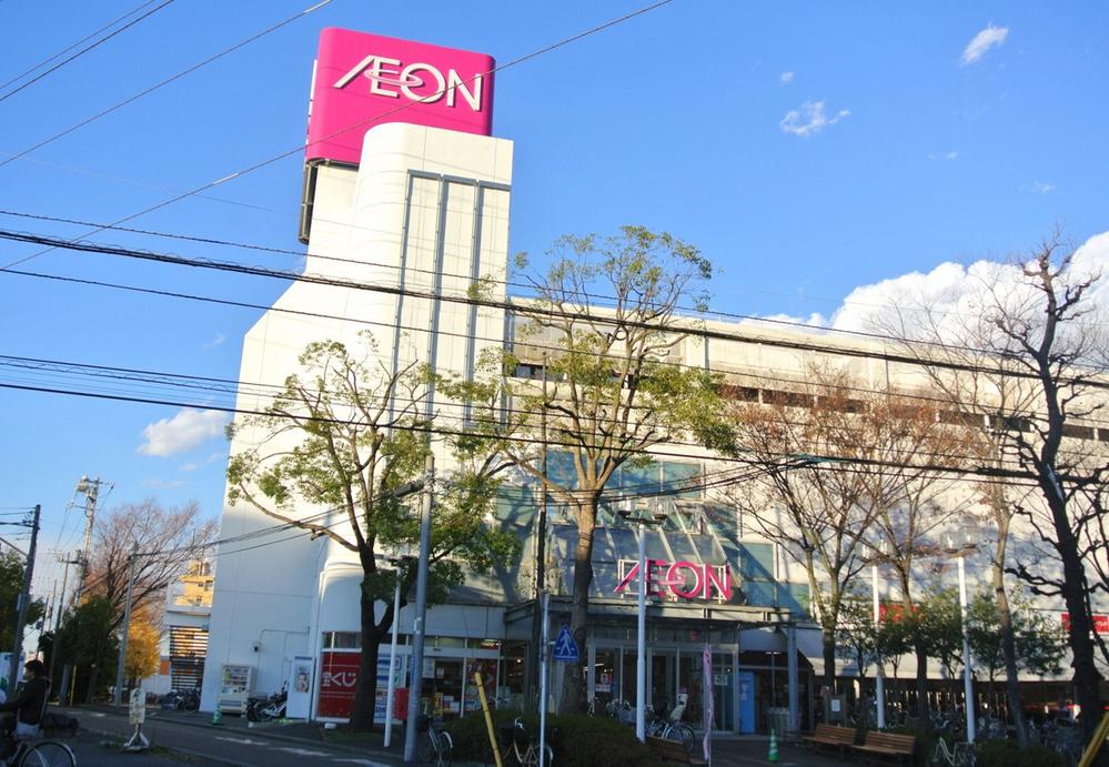 Shopping centre. 927m until ion Komaoka shop