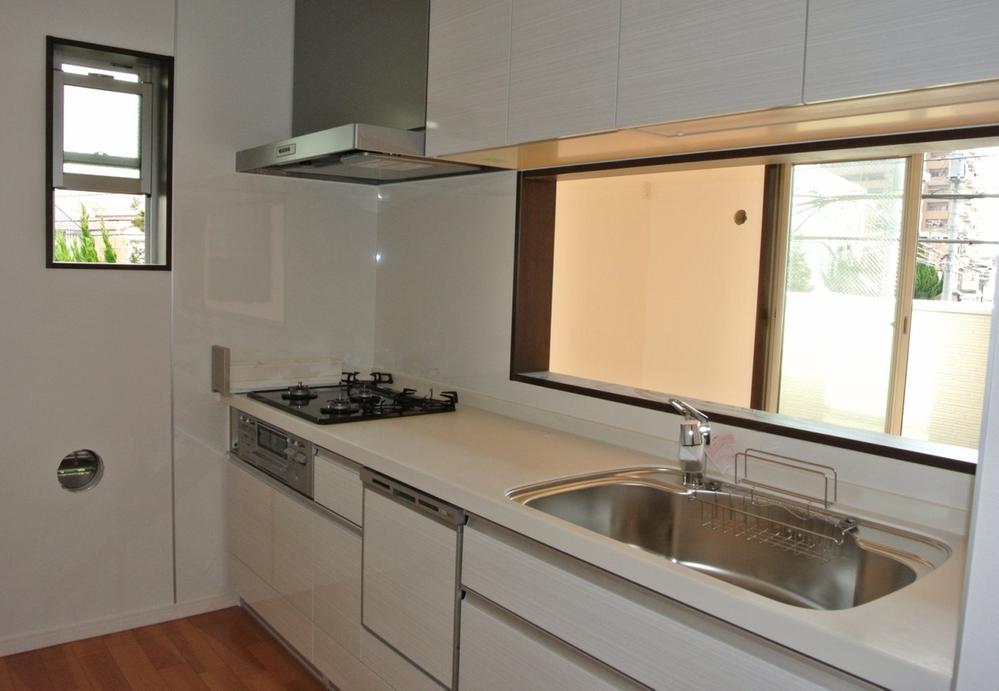 Kitchen. Counter kitchen with a dishwasher