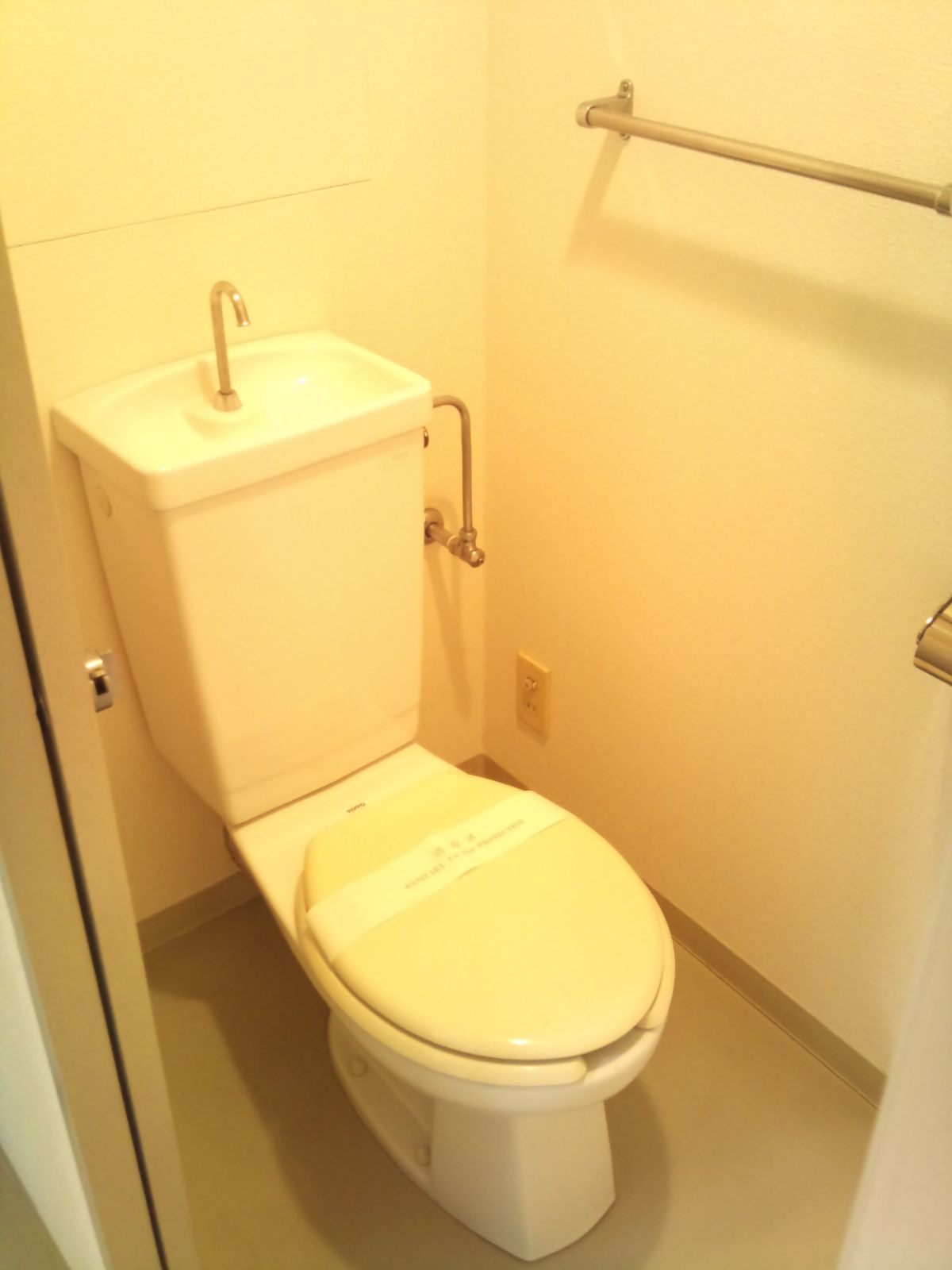 Toilet.  ※ It will be in the photo of another in Room