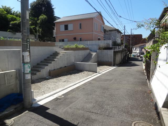 Local photos, including front road. Local shooting