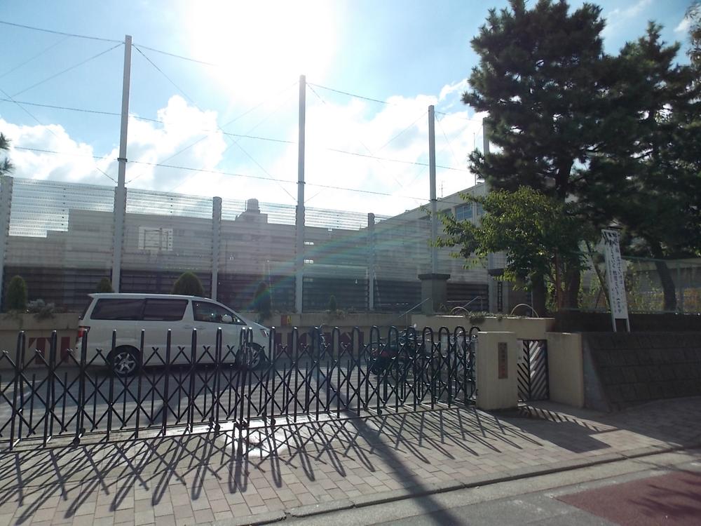 Primary school. 560m to Yokohama Municipal Tsunashimahigashi Elementary School