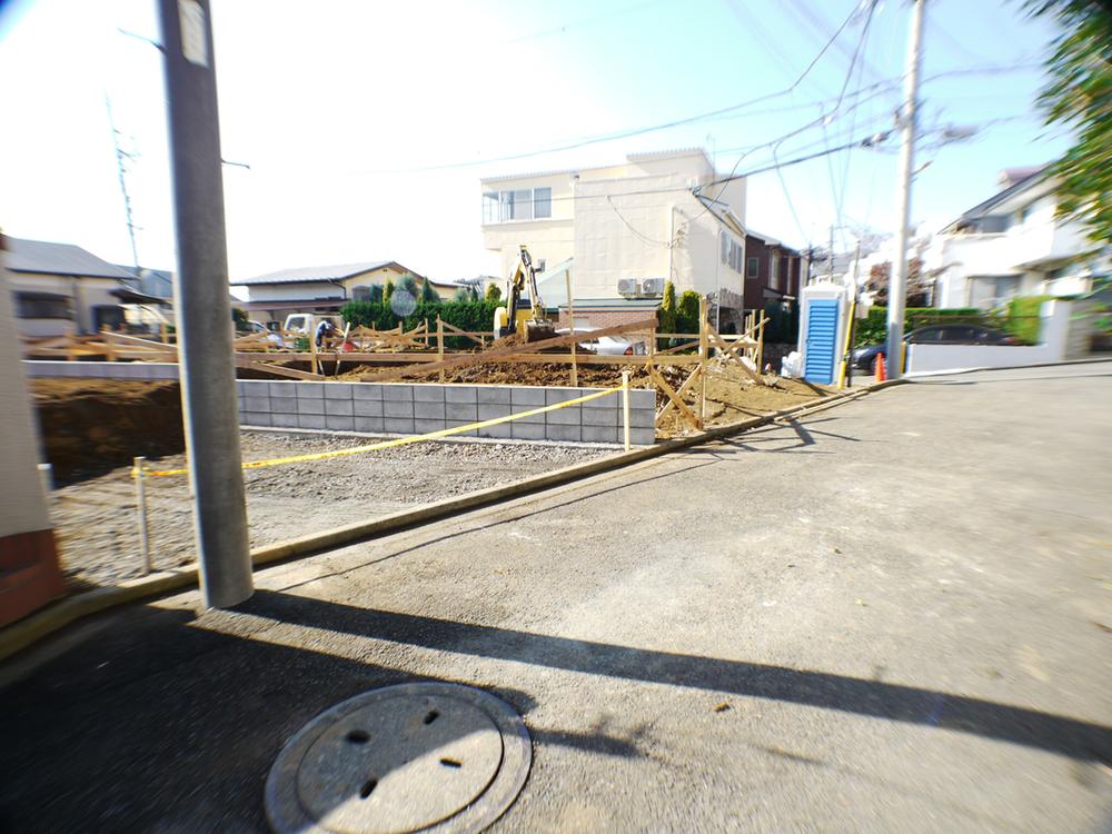 Local photos, including front road. Frontal road