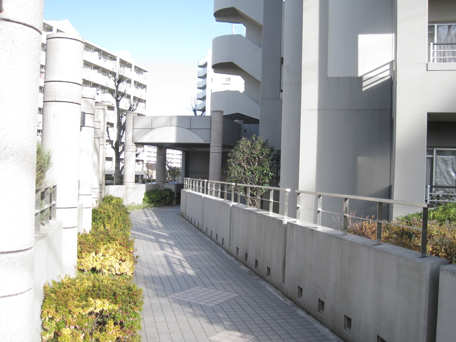 Building appearance. 13 Building approach