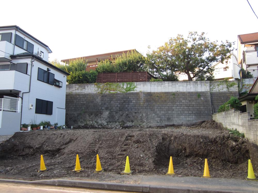 Local photos, including front road. Local (10 May 2013) Shooting