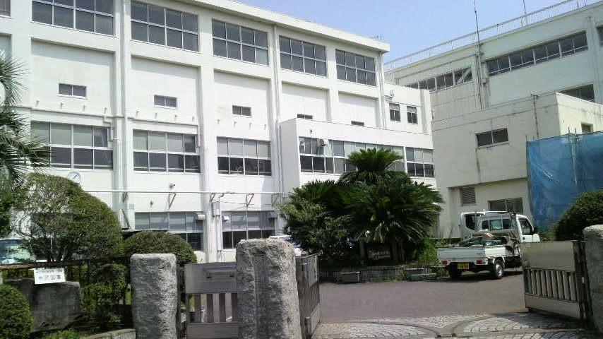 Primary school. 682m to Yokohama Municipal Takatahigashi Elementary School