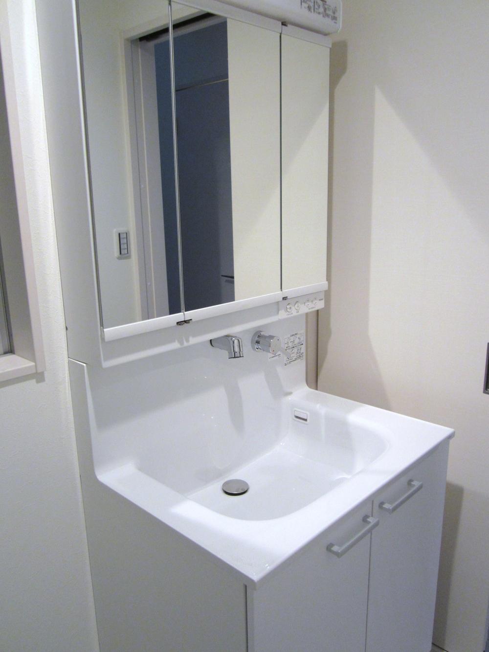 Wash basin, toilet. Shower dresser same specifications
