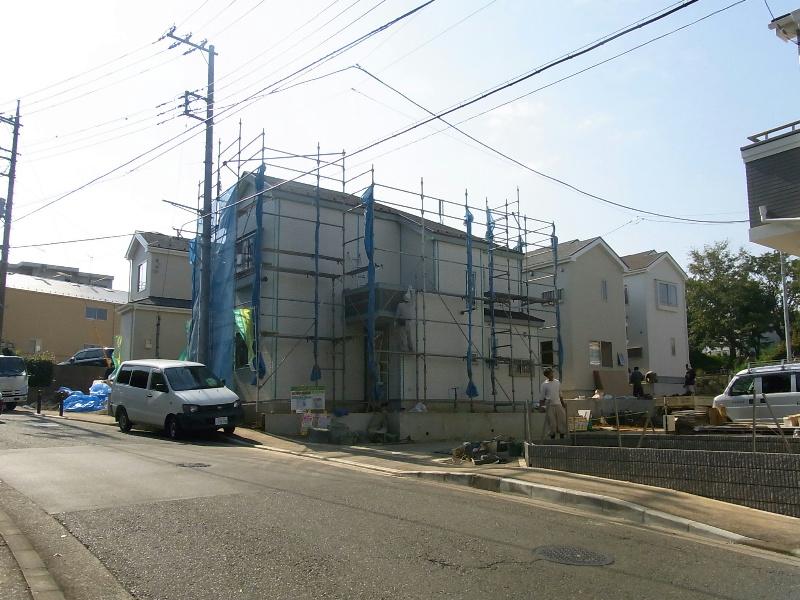 Local photos, including front road. Local front road