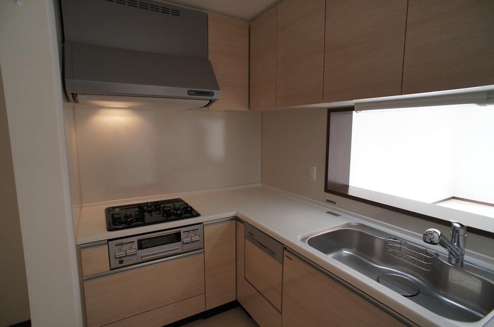 Kitchen. It has introduced a dishwasher in the L-shaped face-to-face kitchen