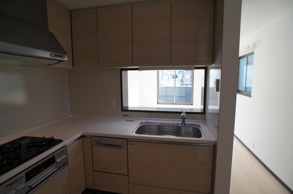 Kitchen. Shoot the living direction through the kitchen.