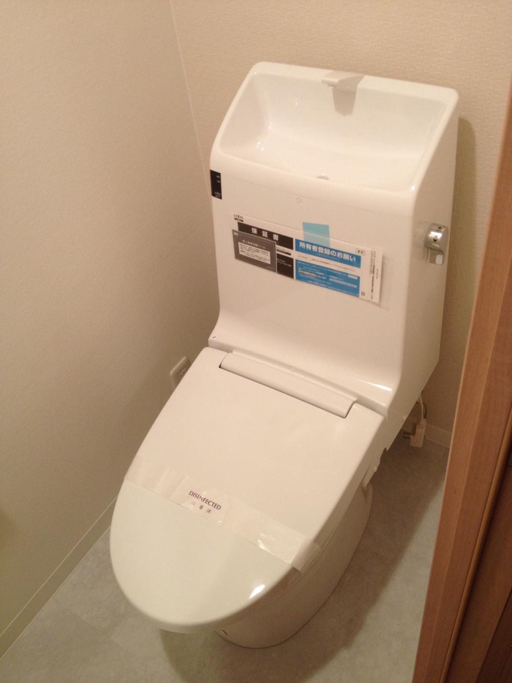 Toilet. Indoor (12 May 2013) Shooting