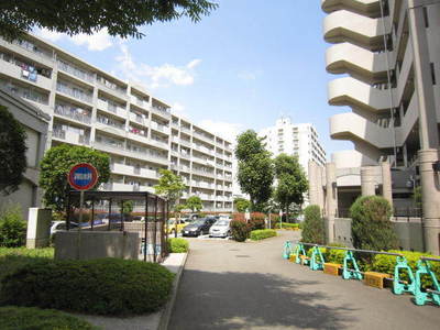 Entrance. It is the entrance to the apartment site