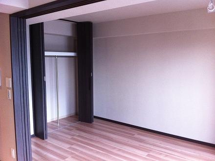 Non-living room. Indoor (March 2012) shooting