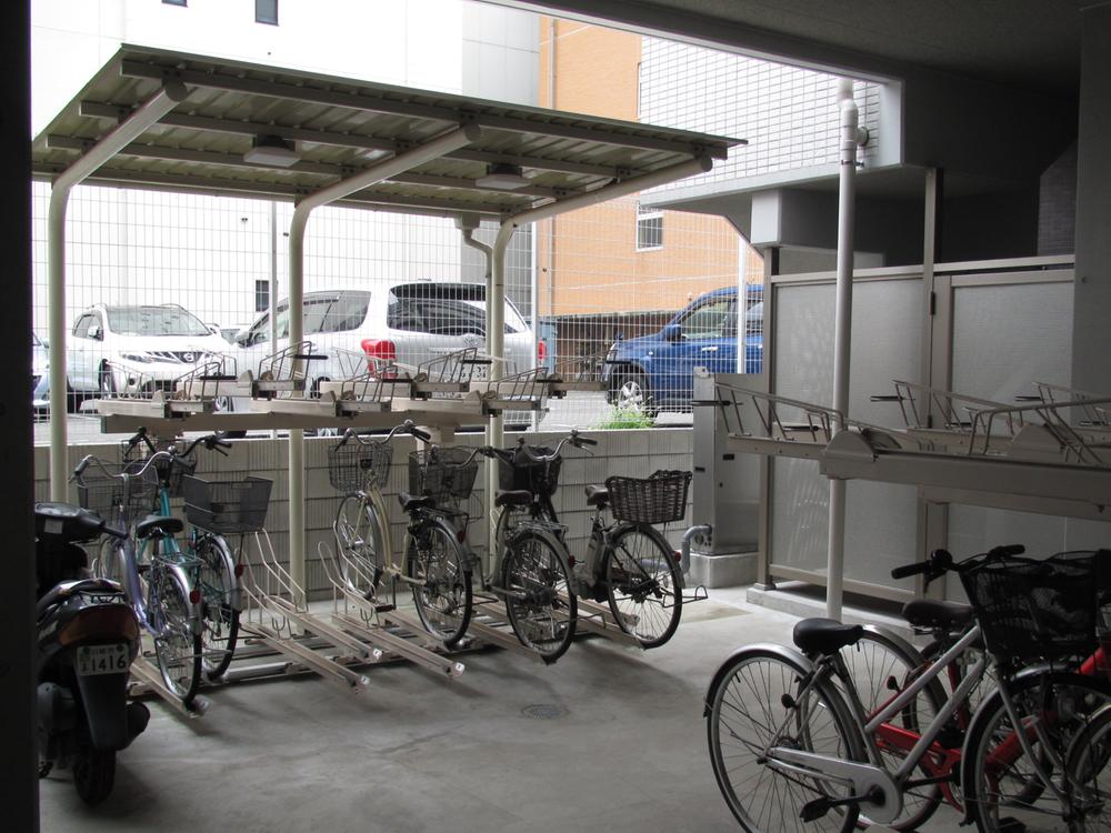 Other common areas. Bicycle parking lot located in the grounds, Also been developed in crime prevention basis is safe.