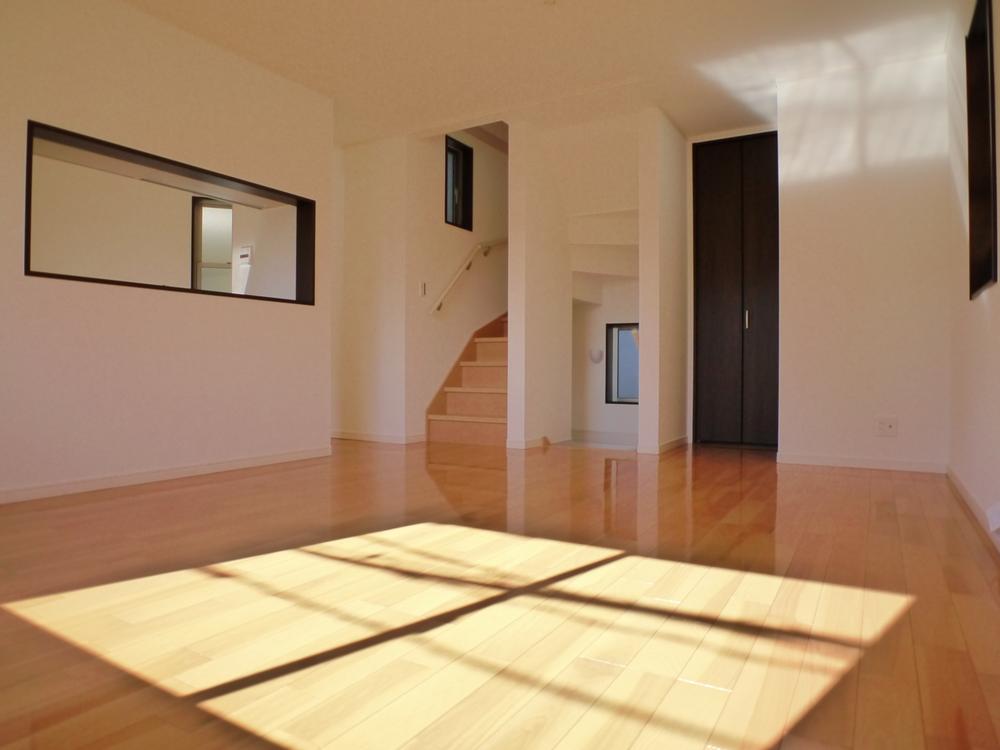 Same specifications photos (living). Example of construction (sold, housing)