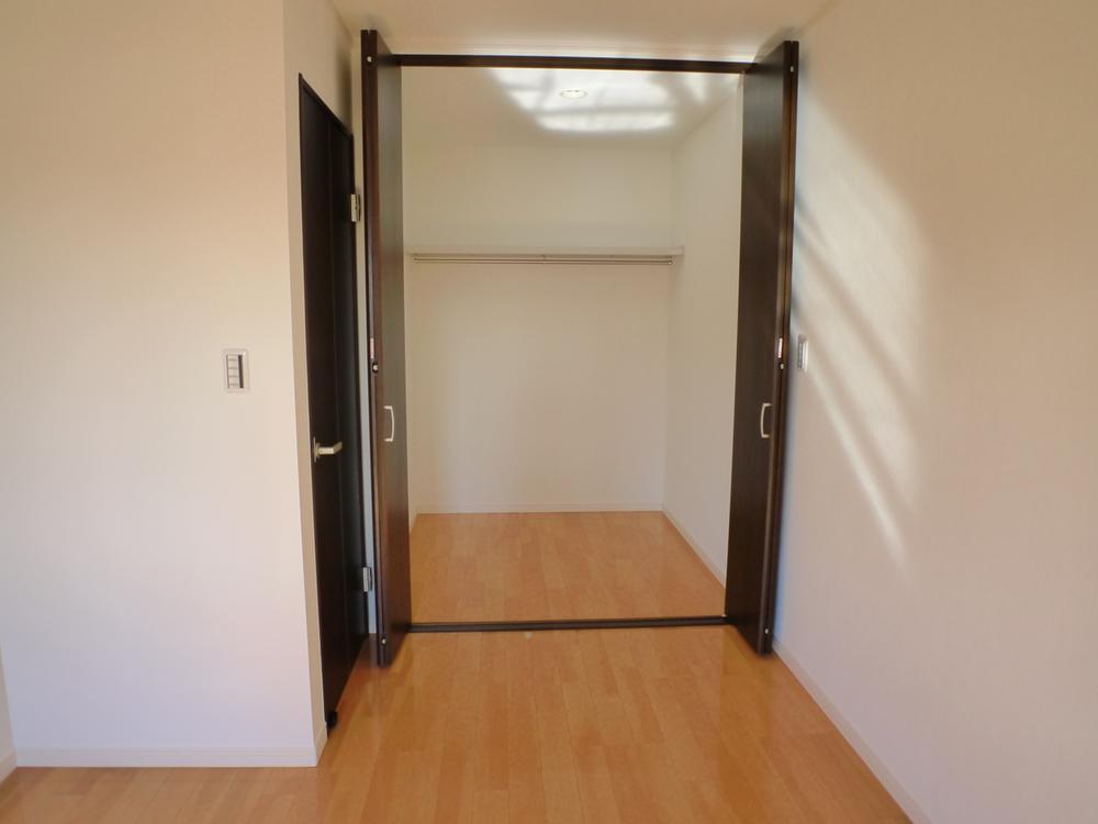 Same specifications photos (Other introspection). Example of construction (sold, housing)