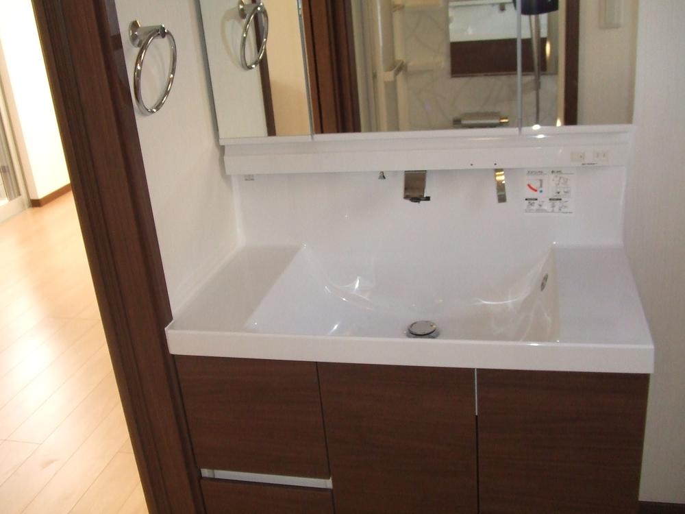 Wash basin, toilet. Indoor (12 May 2013) Shooting