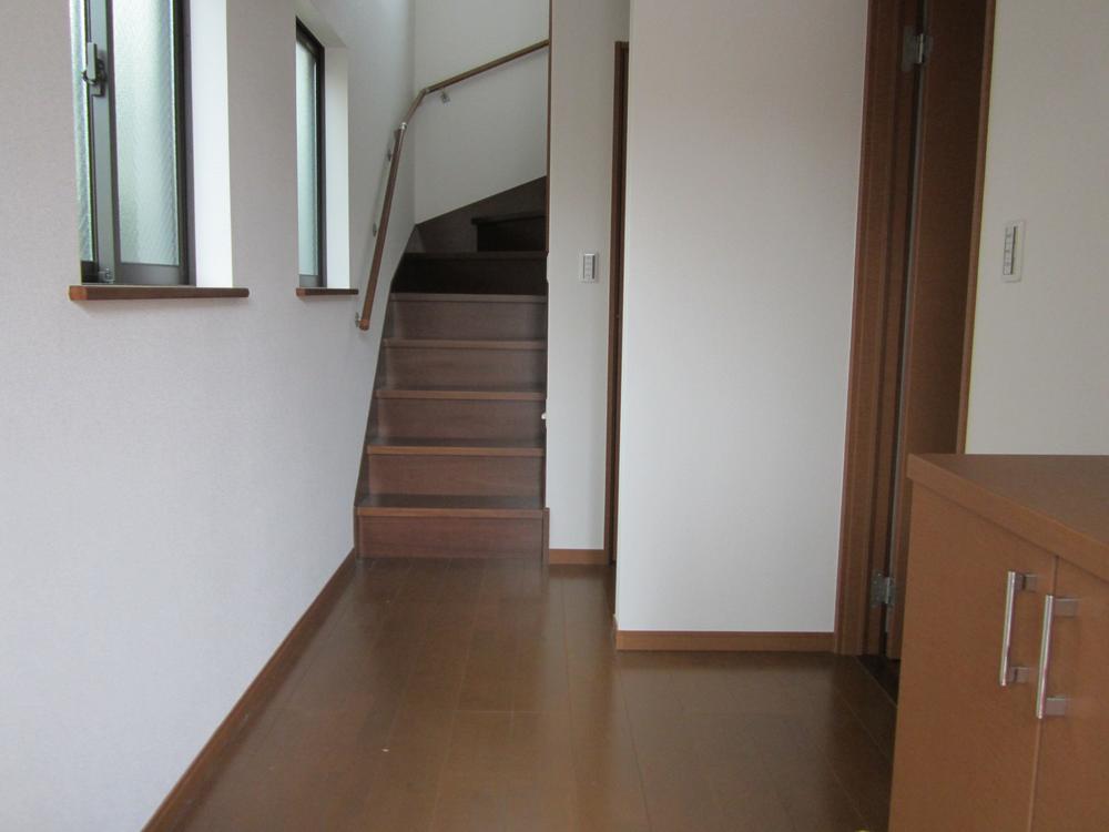 Same specifications photos (Other introspection). Entrance