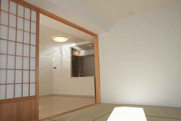 Non-living room. From Japanese-style room to living room