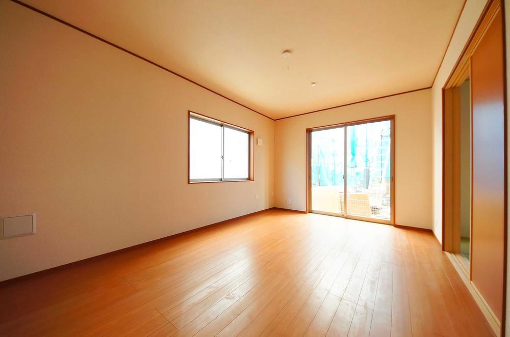 Living. Indoor (11 May 2013) Shooting, Windows are many bright living.