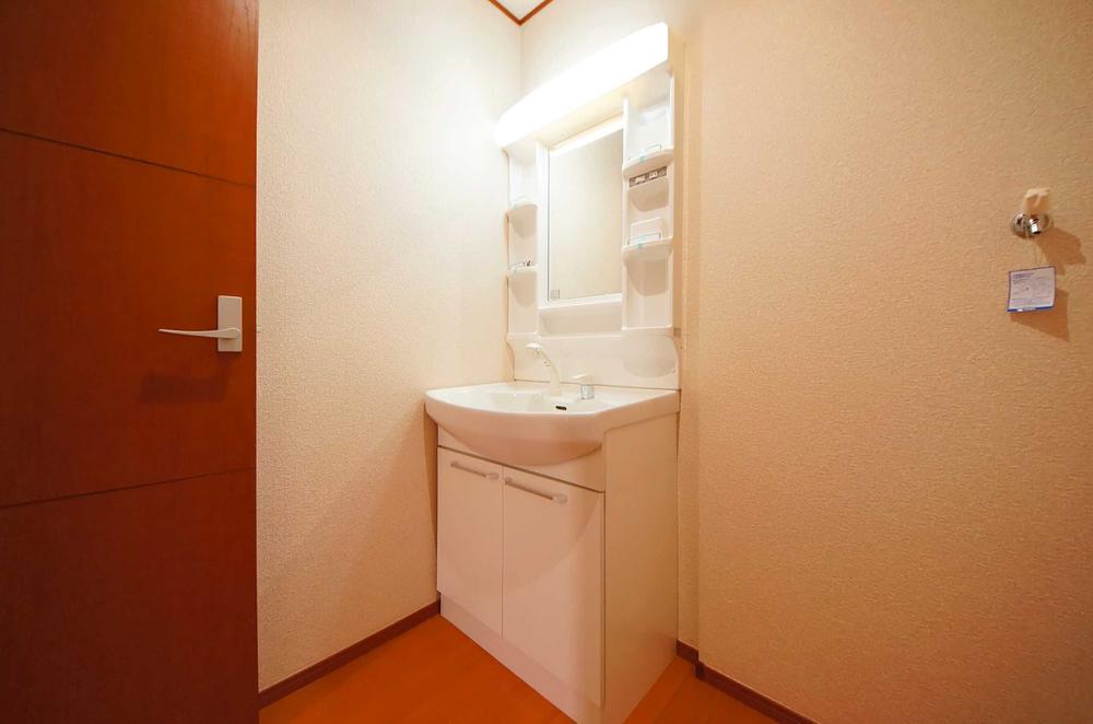 Wash basin, toilet. Indoor (11 May 2013) Shooting, Storage is abundant vanity.