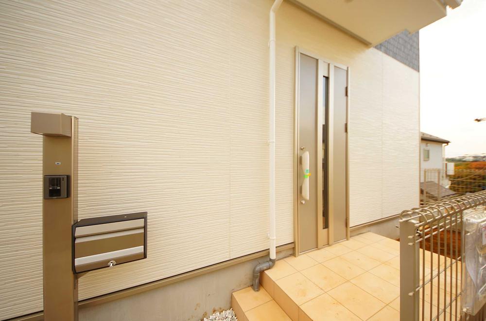 Entrance. Local (11 May 2013) Shooting, The approach to the entrance.