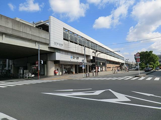 station. Yokohama Blue Line "neoptile" 690m to the station