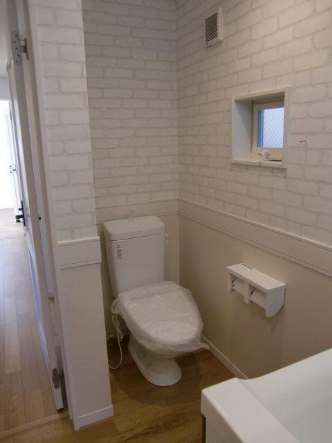 Toilet. Indoor (11 May 2013) Shooting