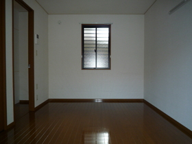 Living and room. Flooring ・ Southeast of Western-style