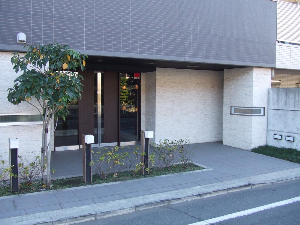 Entrance. Common areas