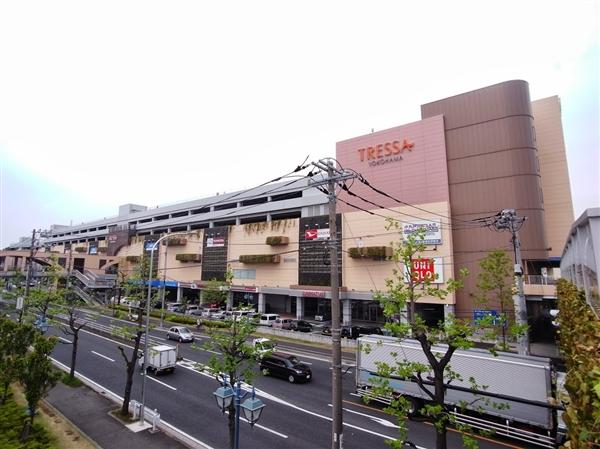Shopping centre. Tressa to Yokohama 1340m