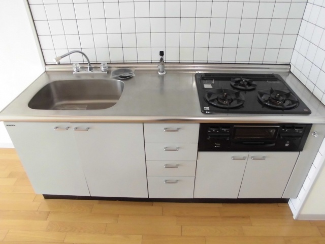 Kitchen. System kitchen is a gas stove opening