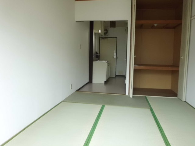 Living and room. 6 Pledge of Japanese-style room