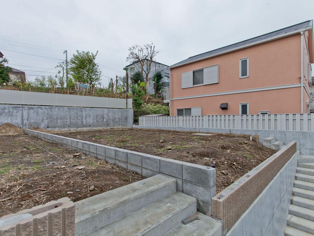 Local photos, including front road. Local (11 May 2013) Shooting