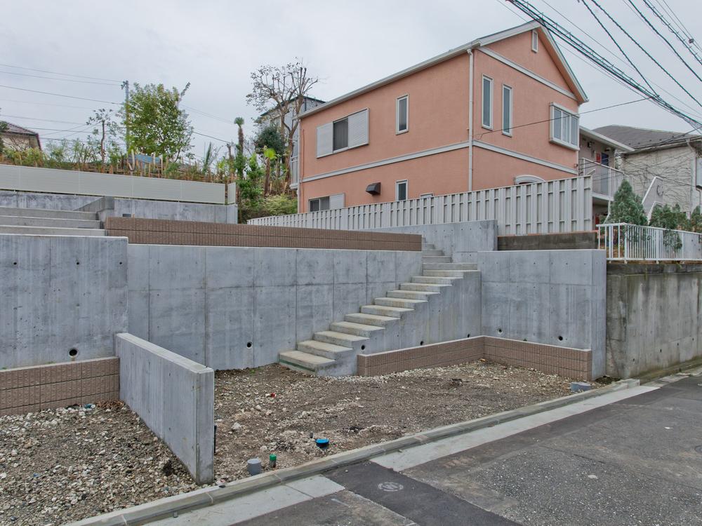 Local photos, including front road. Local (11 May 2013) Shooting