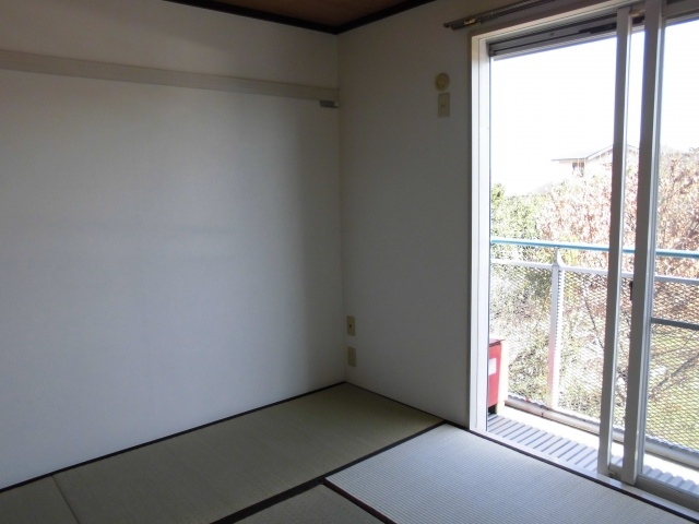 Living and room. There is also a window to the Japanese-style room