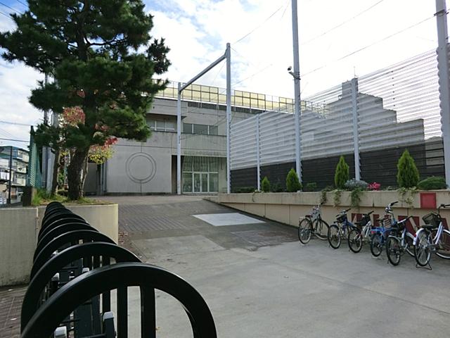 Primary school. 750m to Yokohama Municipal Tsunashimahigashi Elementary School