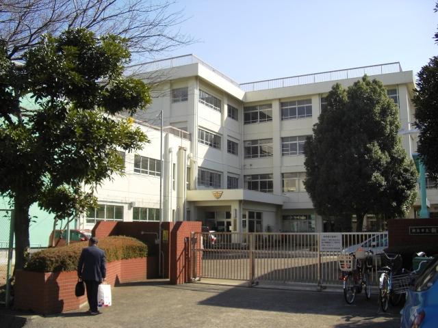 Junior high school. 1304m to Yokohama Municipal neoptile junior high school
