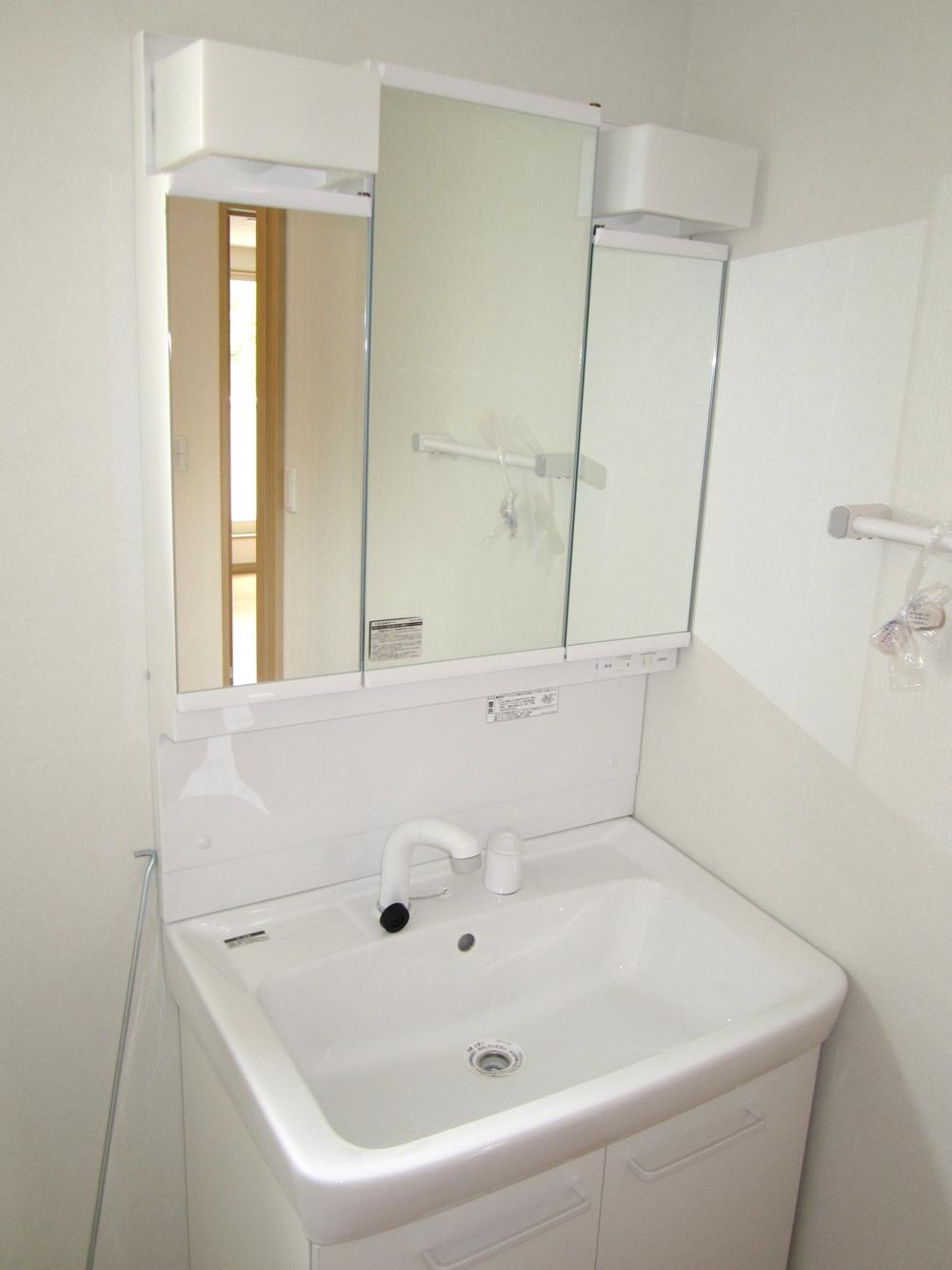 Wash basin, toilet. Indoor (July 2013) Shooting