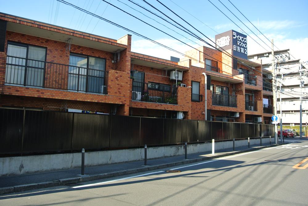 Local appearance photo. Local (12 May 2013) Shooting