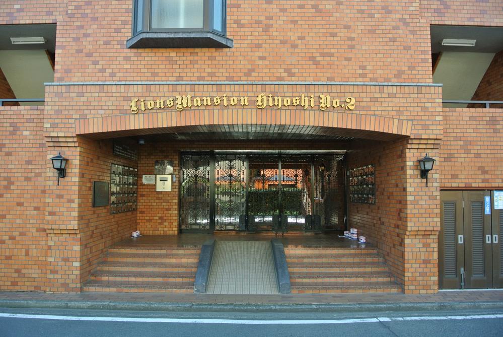 Entrance. Common areas