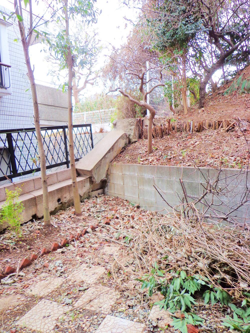 Garden. Guests can enjoy a kitchen garden and gardening in the garden space (^^) / Local (12 May 2013) Shooting