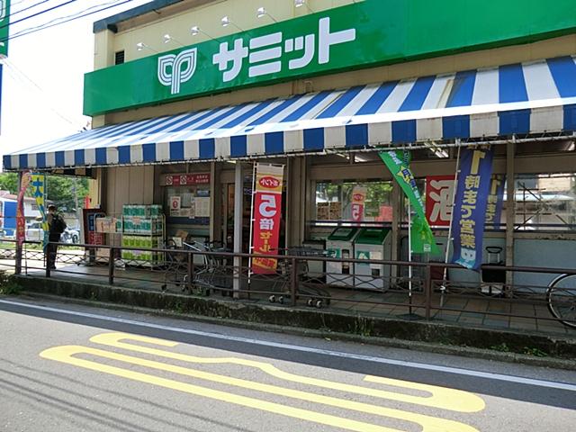 Supermarket. 400m until the Summit Store Hiyoshi store