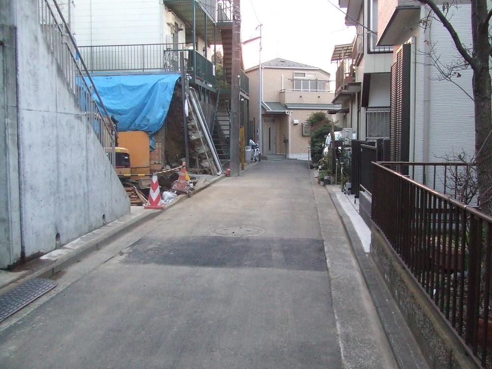 Local photos, including front road. It is the emergence of newly built single-family with a 4LDK garage in a quiet residential area! 